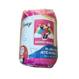 NWT Minnie Mouse throw blanket.